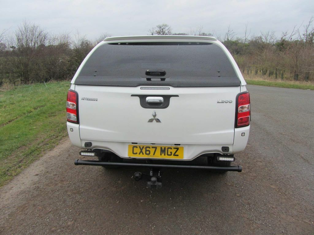 Mitsubishi L200 2.4 Di-d Dc Titan 4Wd Euro 6 CX67MGZ White #3