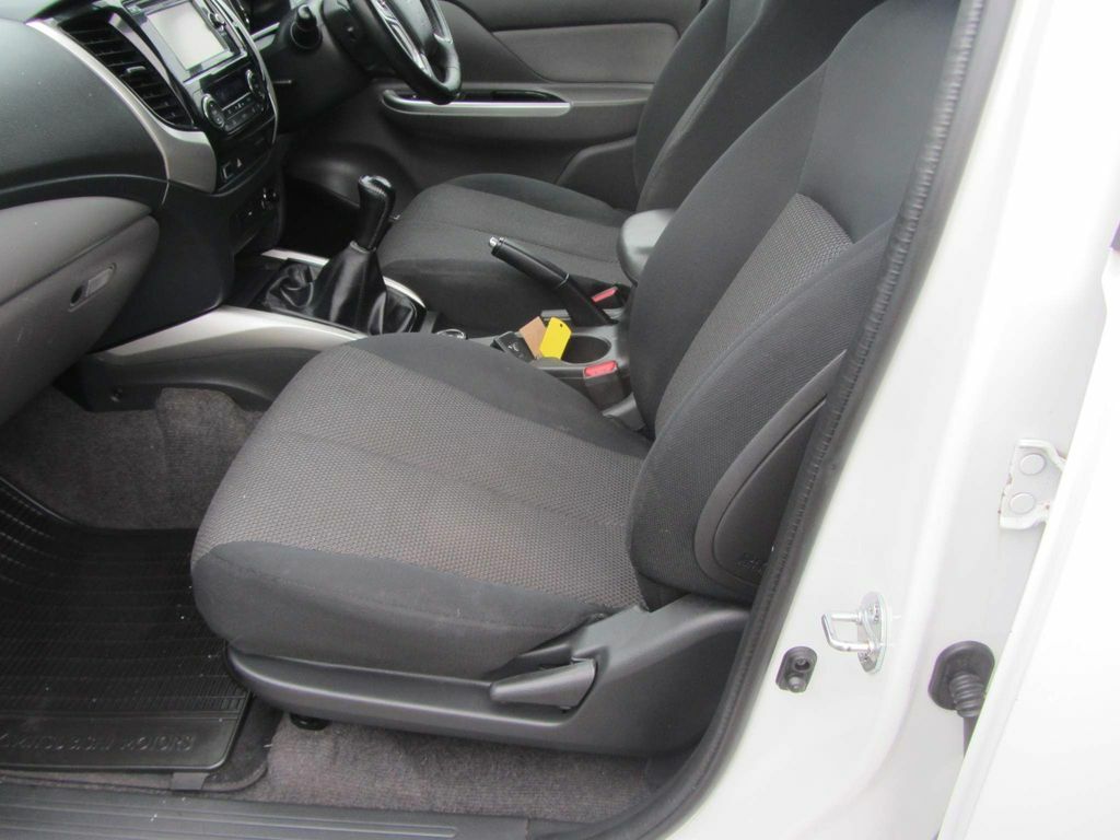 Mitsubishi L200 2.4 Di-d Dc Titan 4Wd Euro 6 CX67MGZ White #5