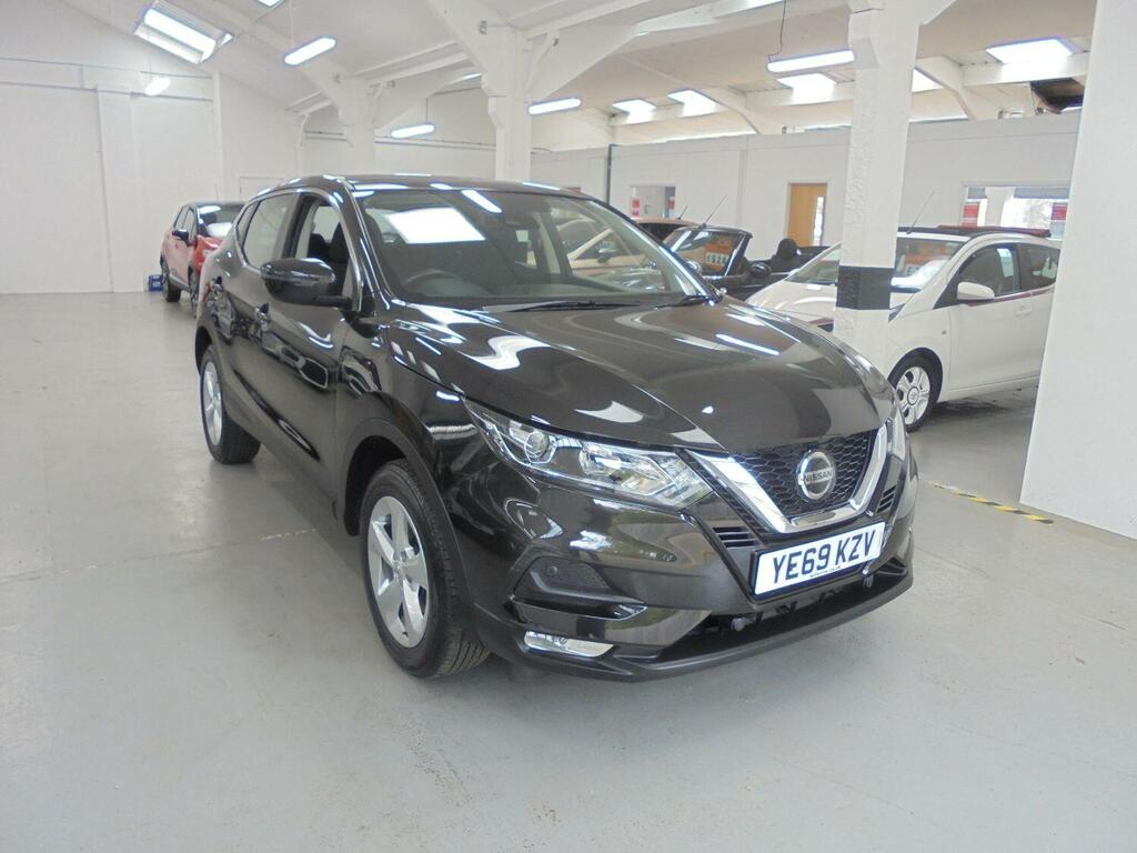 Nissan Qashqai 1.3 Dig-t Acenta Premium Sat Nav YE69KZV Black #2