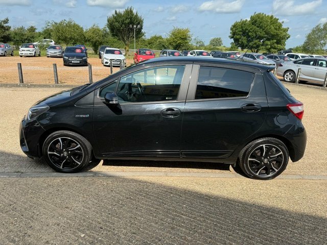 Toyota Yaris Vvt-h Design Hatchback AU18GDE Black #5