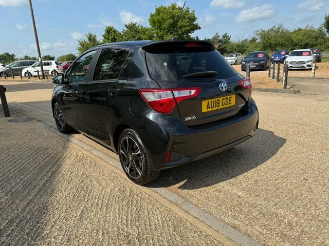 Toyota Yaris Vvt-h Design Hatchback AU18GDE Black #6