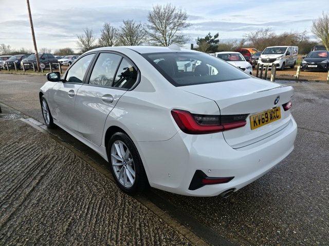 BMW 3 Series 318D Se Saloon KV69WXC White #6