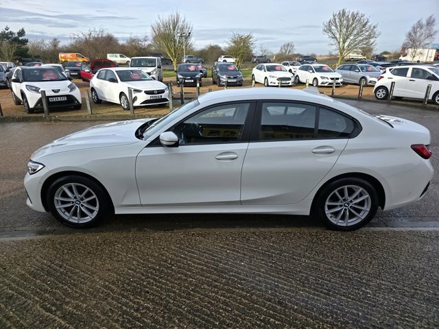 BMW 3 Series 318D Se Saloon KV69WXC White #5