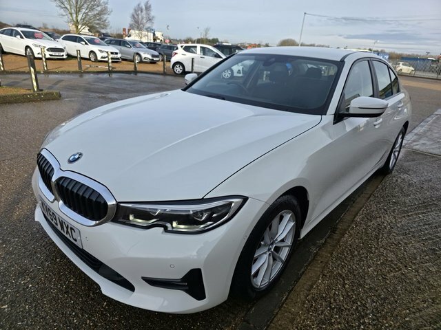 BMW 3 Series 318D Se Saloon KV69WXC White #4