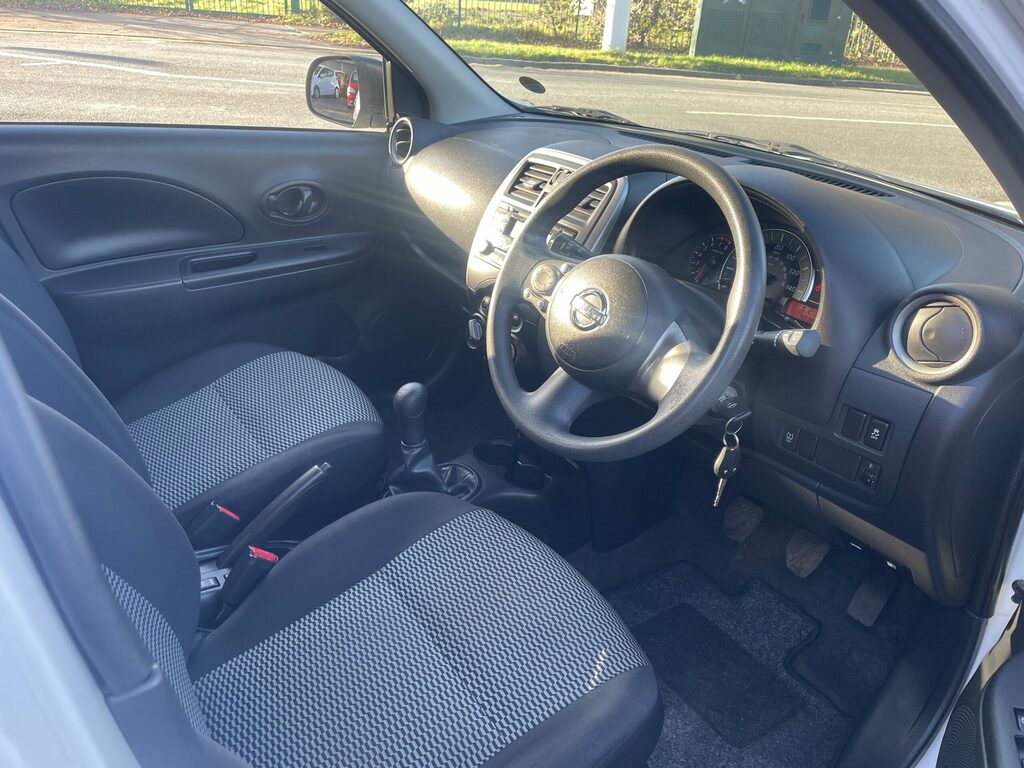Nissan Micra Visia White #4
