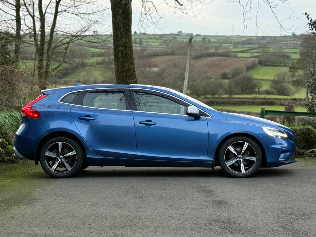 Volvo V40 D2 120 R Design Nav Plus CE67FAU Blue #5