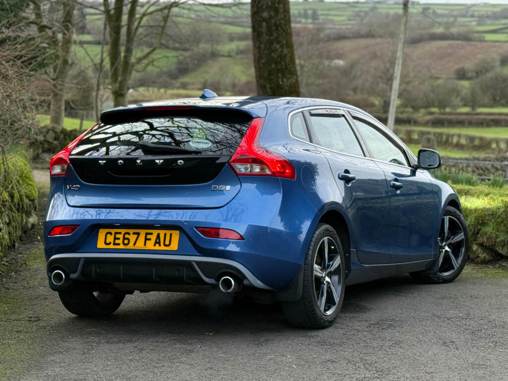 Volvo V40 D2 120 R Design Nav Plus CE67FAU Blue #2