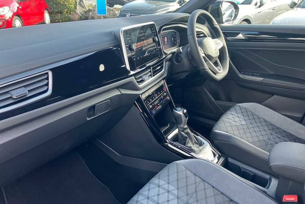 Volkswagen T-Roc 1.5 Tsi R-line Dsg FG25RMX Black #2