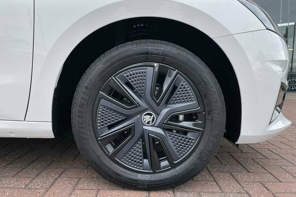 Skoda Fabia 1.0 Mpi 80 Design Edition BD25VGO Black #5