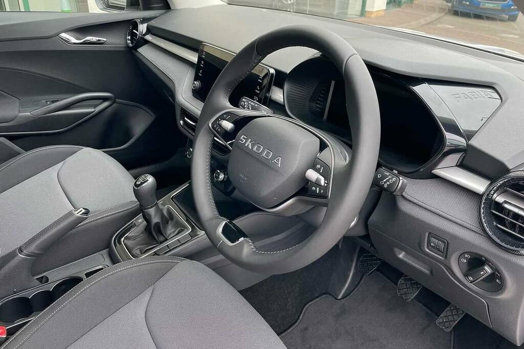 Skoda Fabia 1.0 Mpi 80 Design Edition BD25VGO Black #6
