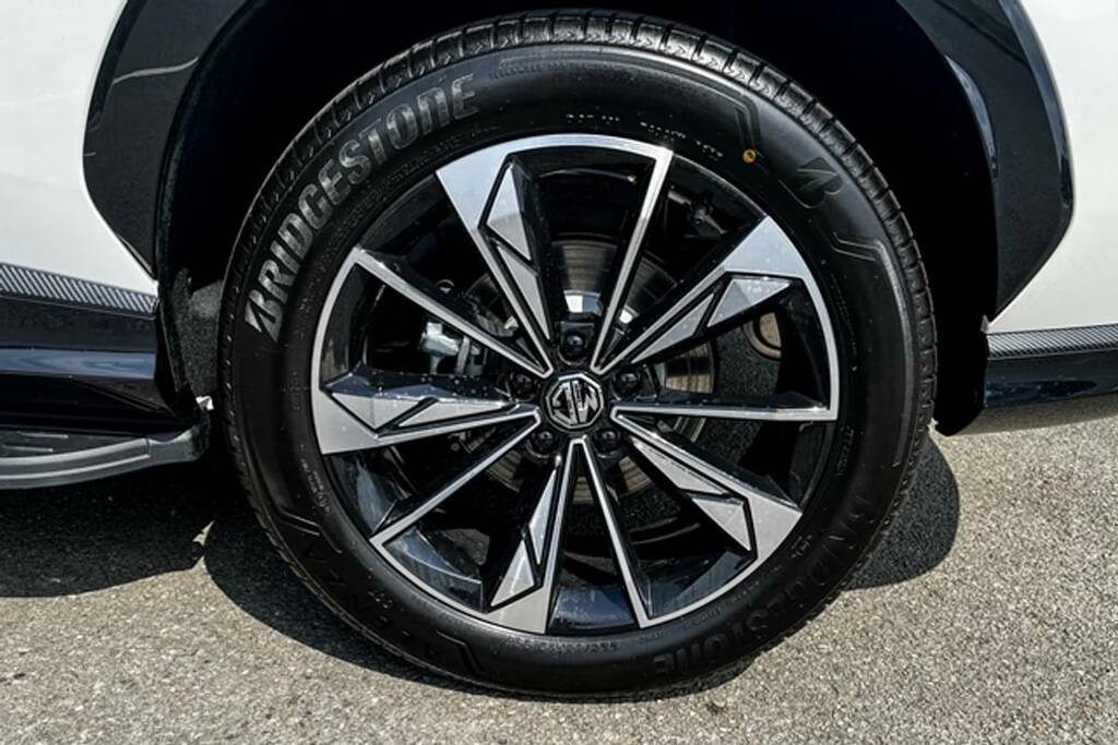 MG HS 1.5 T-gdi Phev Trophy KW25CWL White #3