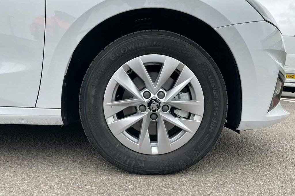 Skoda Fabia 1.0 Tsi 116 Se Edition BV75SDX White #5