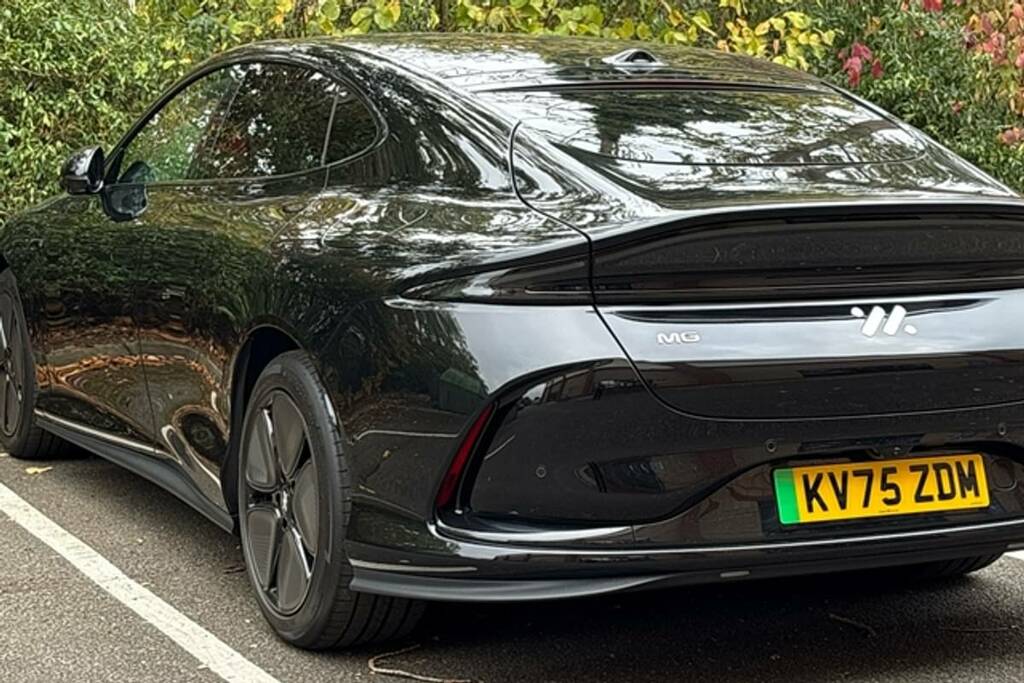 MG IM5 217Kw Standard Range 75Kwh Black #2