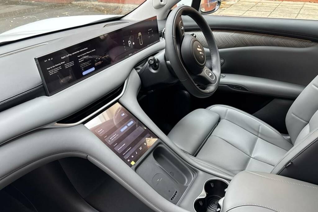 MG IM6 553Kw Launch Edition 100Kwh Awd White #2