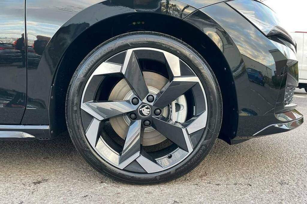 Skoda Superb 1.5 Tsi Iv Sportline Dsg BJ75UYY Black #5