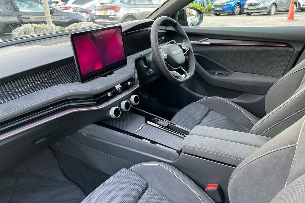 Skoda Superb 1.5 Tsi Iv Sportline Dsg BJ75UYY Black #2