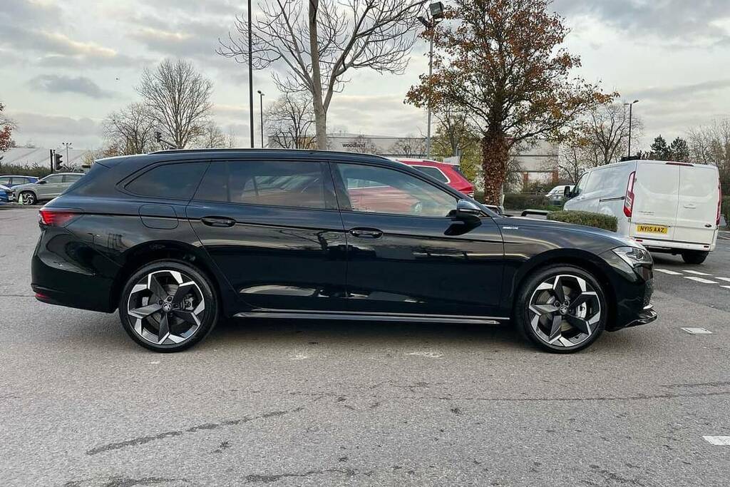 Skoda Superb 1.5 Tsi Iv Sportline Dsg BJ75UYY Black #4