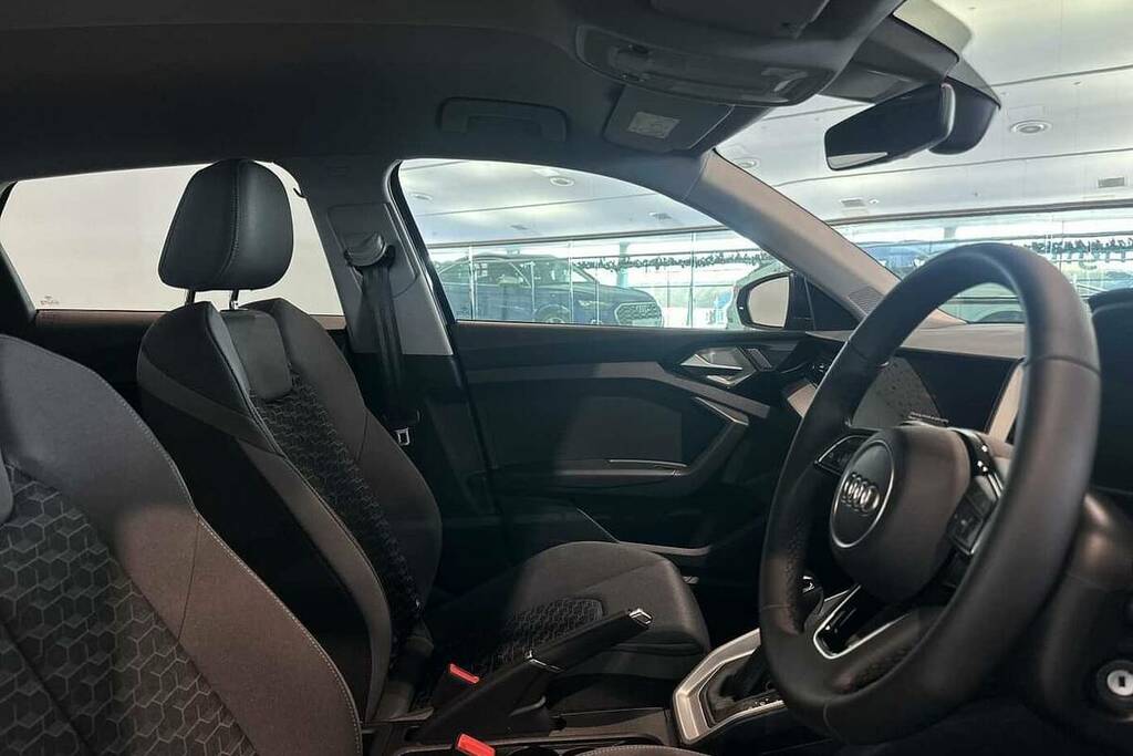 Audi A1 30 Tfsi Sport S Tronic VX75XFN Blue #6