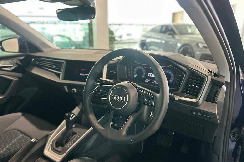 Audi A1 30 Tfsi Sport S Tronic VX75XFN Blue #2