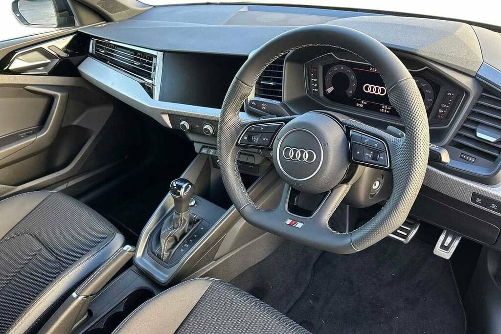 Audi A1 30 Tfsi Black Edition S Tronic VO75XLV Green #6
