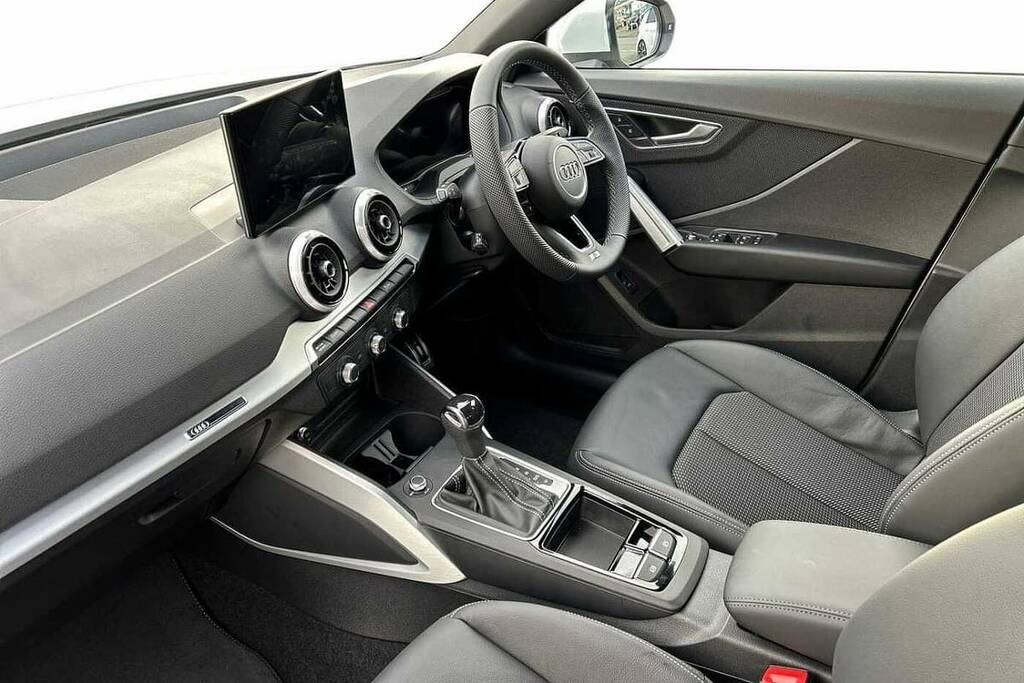 Audi Q2 35 Tfsi S Line S Tronic VK75YTJ White #2
