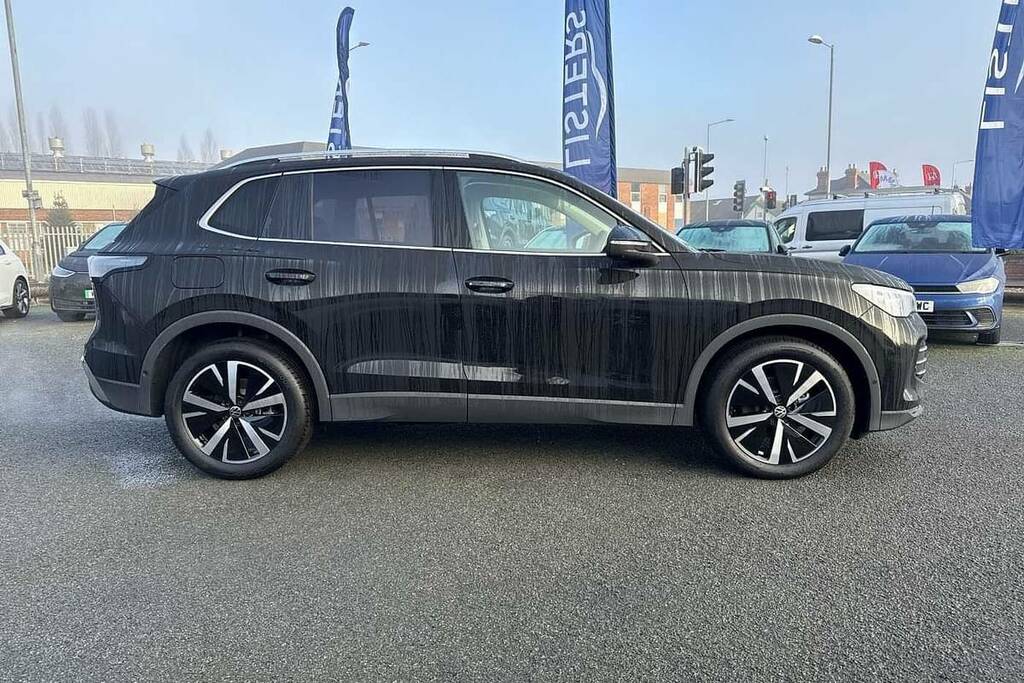Volkswagen Tiguan 1.5 Etsi 150 Elegance Dsg VX75YTL Black #4