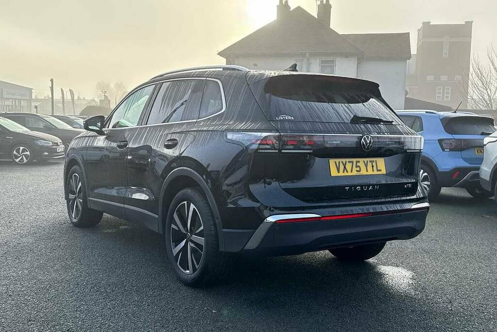 Volkswagen Tiguan 1.5 Etsi 150 Elegance Dsg VX75YTL Black #3