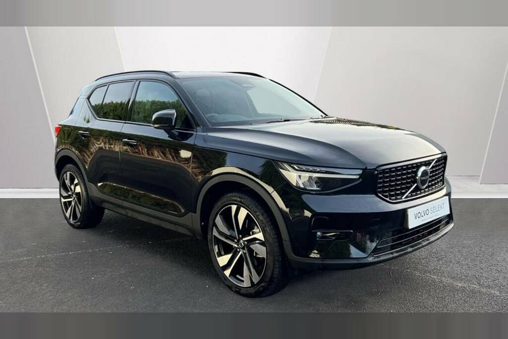 Volvo XC40 2.0 B4p Plus Dark VK75XAL Black