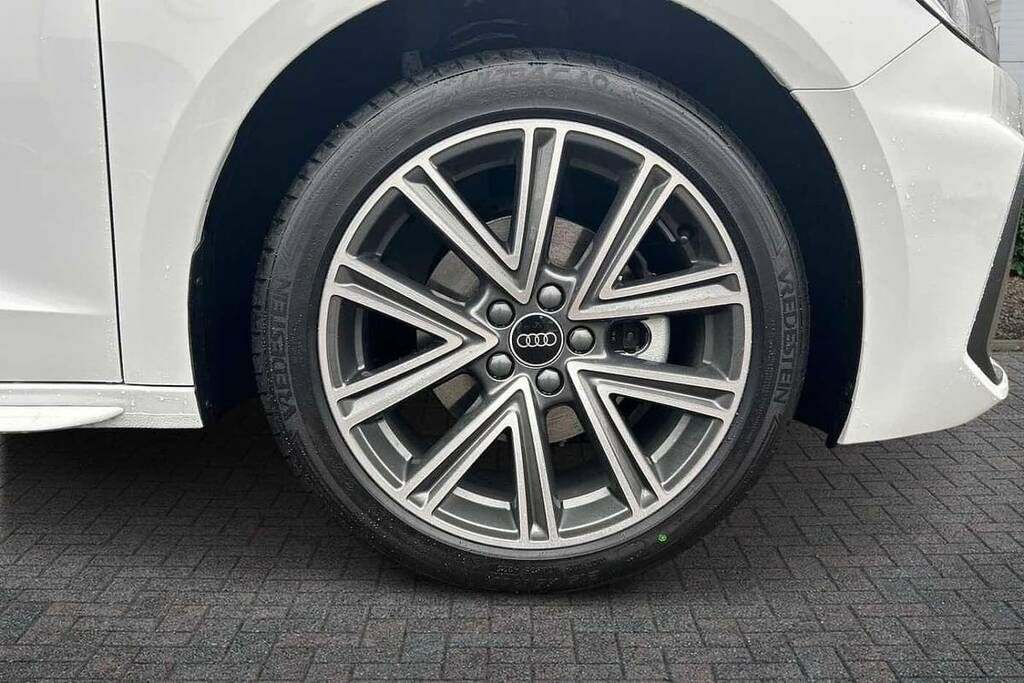 Audi A1 30 Tfsi S Line S Tronic VK75TWZ White #5