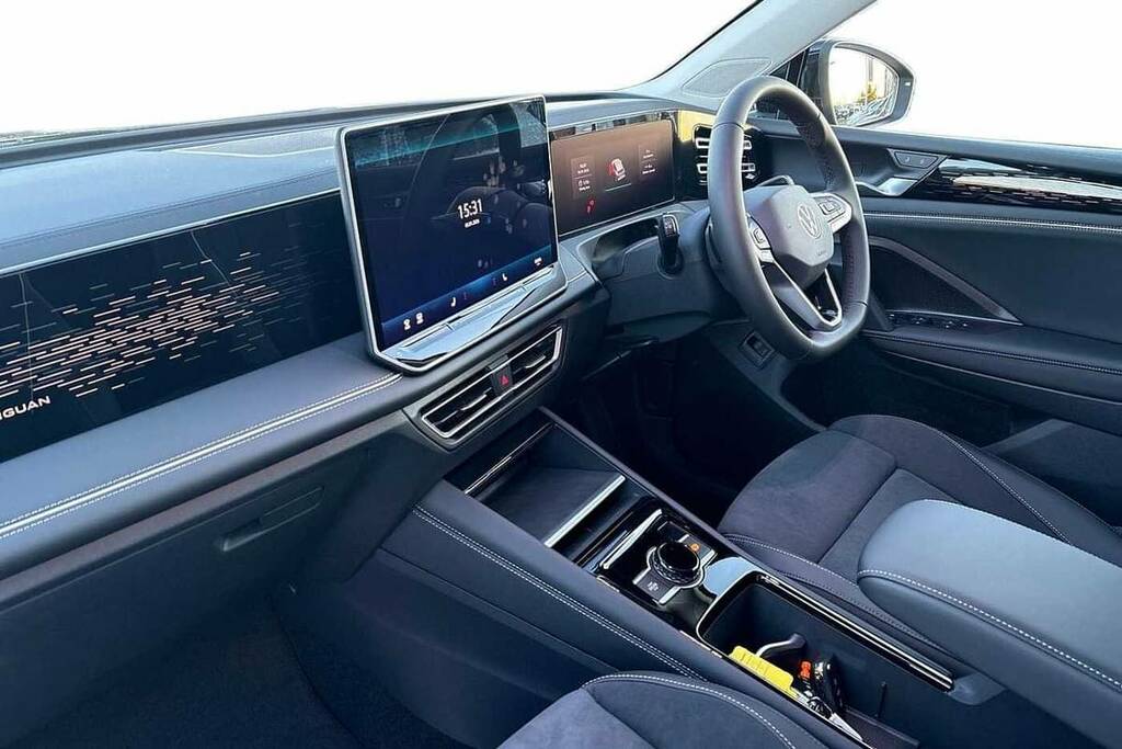 Volkswagen Tiguan 1.5 Etsi 150 Elegance Dsg BL75HFP Black #2