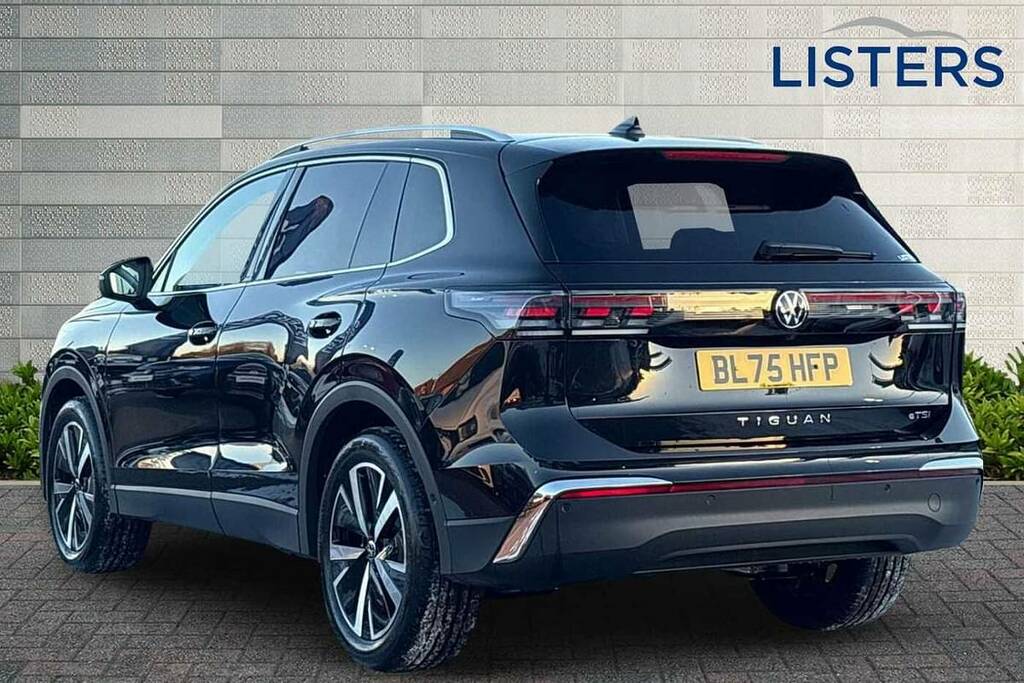 Volkswagen Tiguan 1.5 Etsi 150 Elegance Dsg BL75HFP Black #3