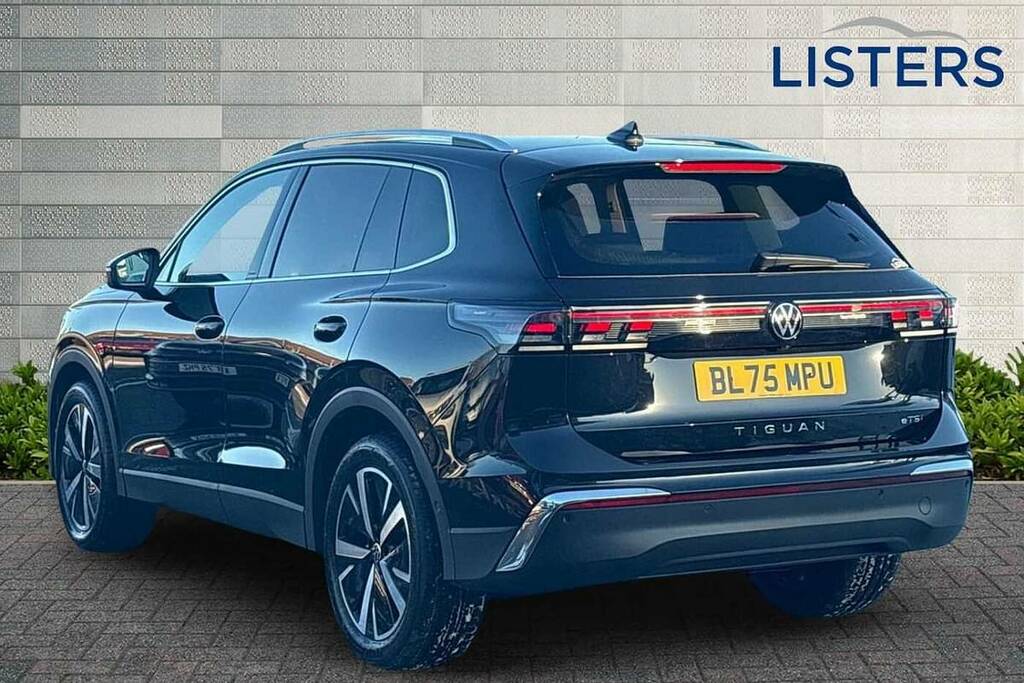 Volkswagen Tiguan 1.5 Etsi 150 Elegance Dsg BL75MPU Black #3