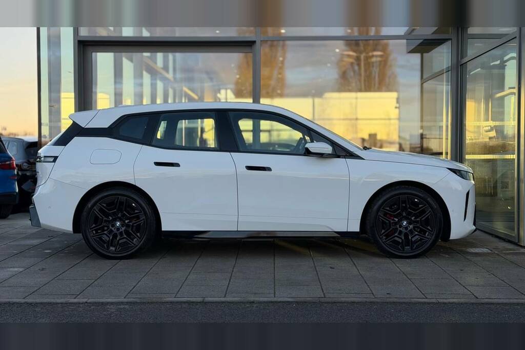 BMW iX 300Kw Xdrive45 M Sport 101Kwh White #3