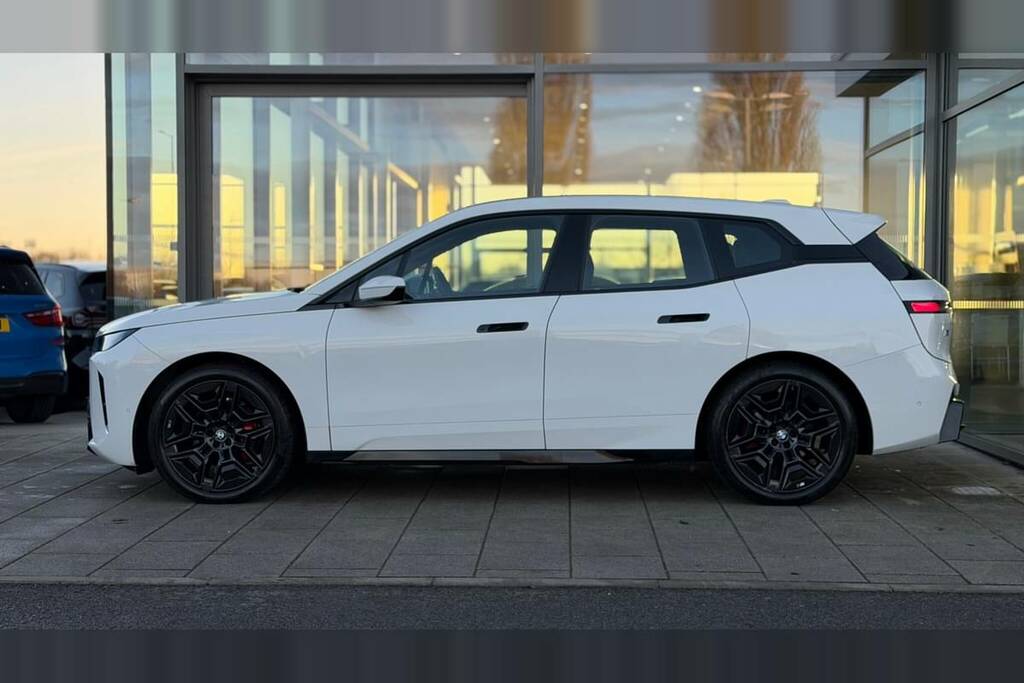 BMW iX 300Kw Xdrive45 M Sport 101Kwh White #4