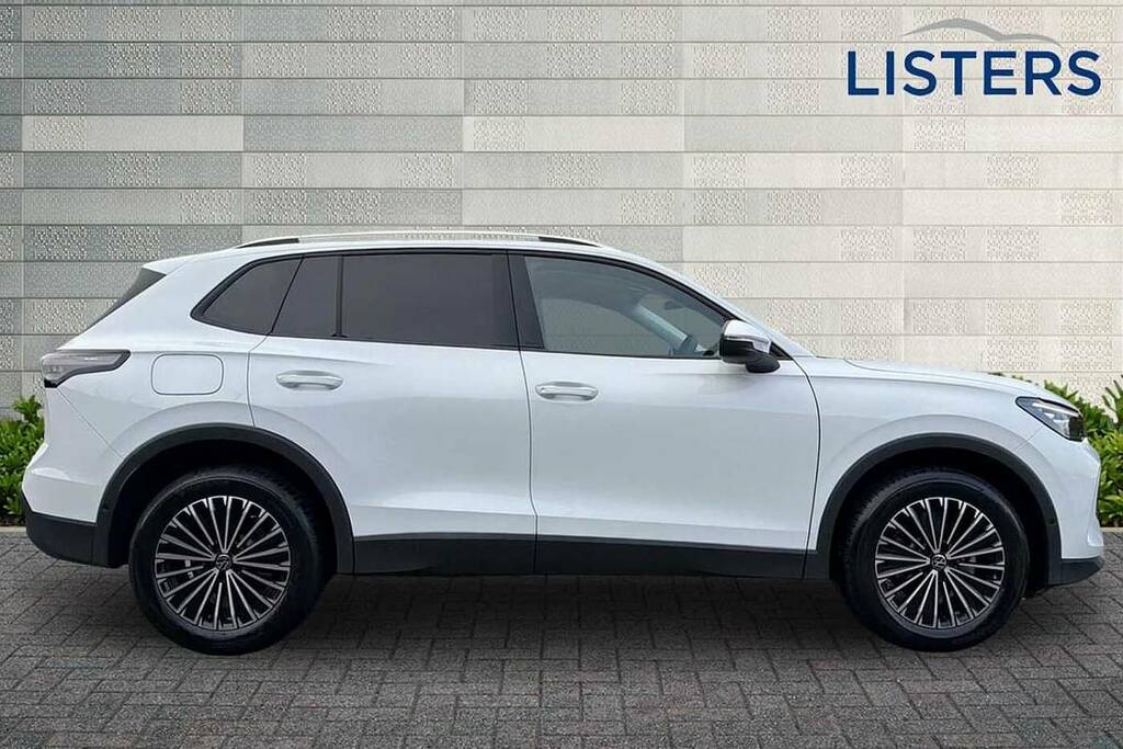 Volkswagen Tiguan 1.5 Etsi 150 Match Dsg FD75SKV White #4