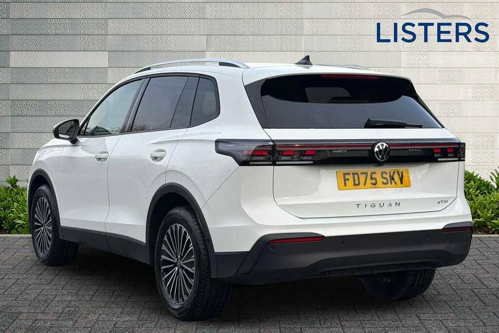 Volkswagen Tiguan 1.5 Etsi 150 Match Dsg FD75SKV White #3