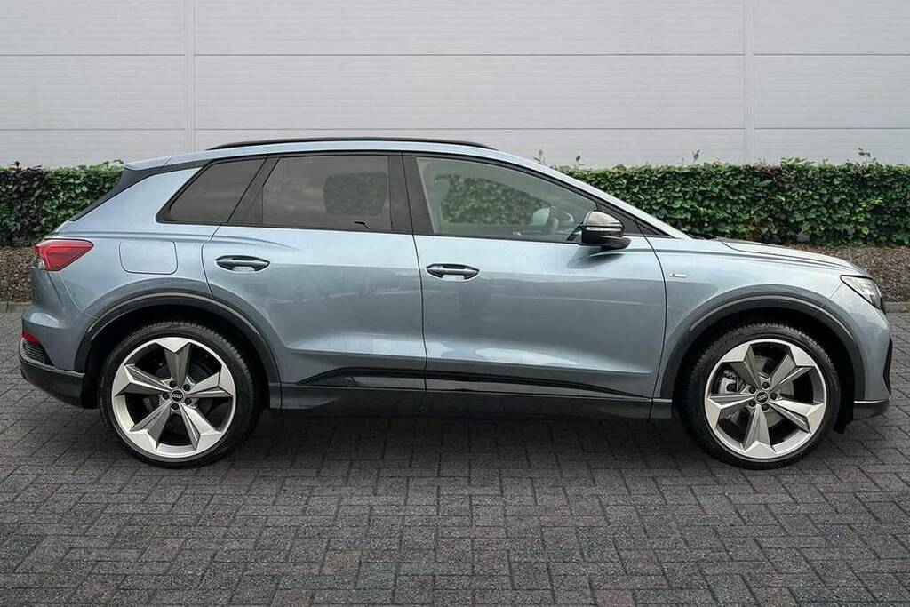 Audi Q4 E Tron 250Kw 55 Quattro 82Kwh Black Edition Blue #4