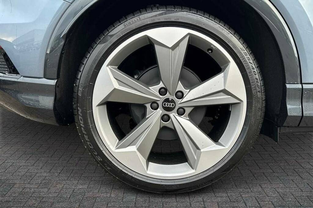 Audi Q4 E Tron 250Kw 55 Quattro 82Kwh Black Edition Blue #5