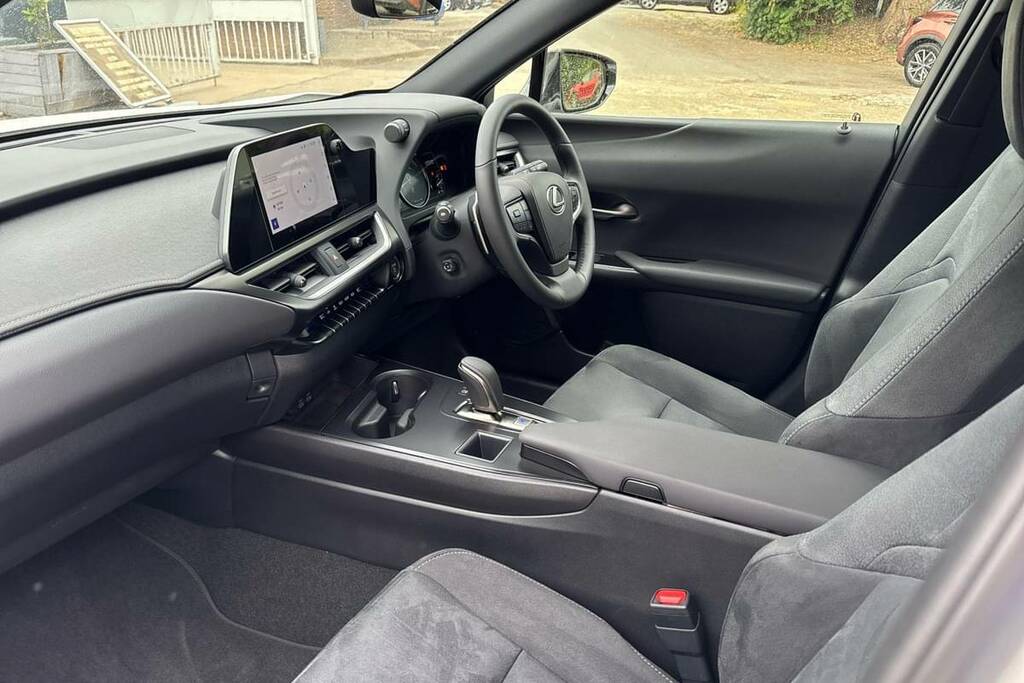 Lexus UX 300E 150Kw 72.8 Kwh E-cvt  #2