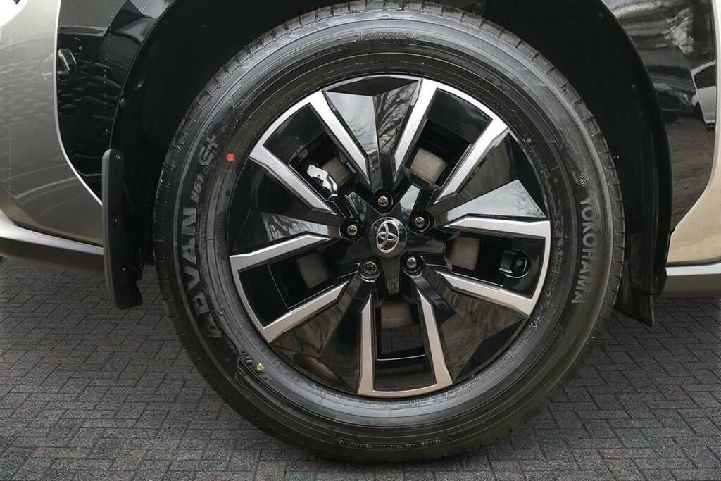 Toyota bZ4X 165Kw Design 73Kwh Silver #6