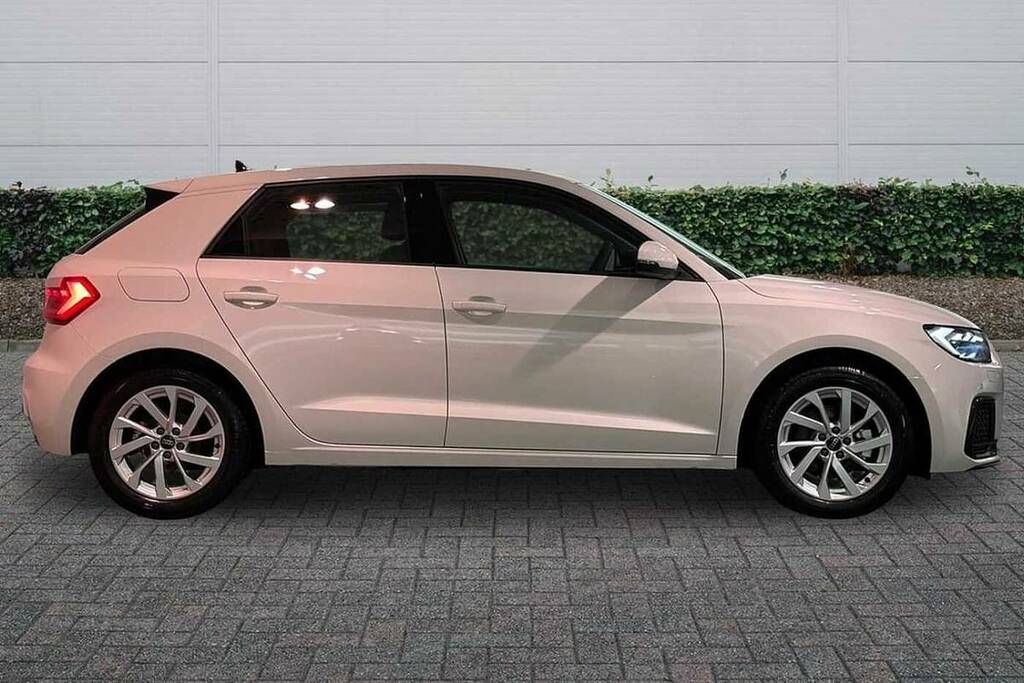 Audi A1 30 Tfsi Sport S Tronic BL75XGV White #4