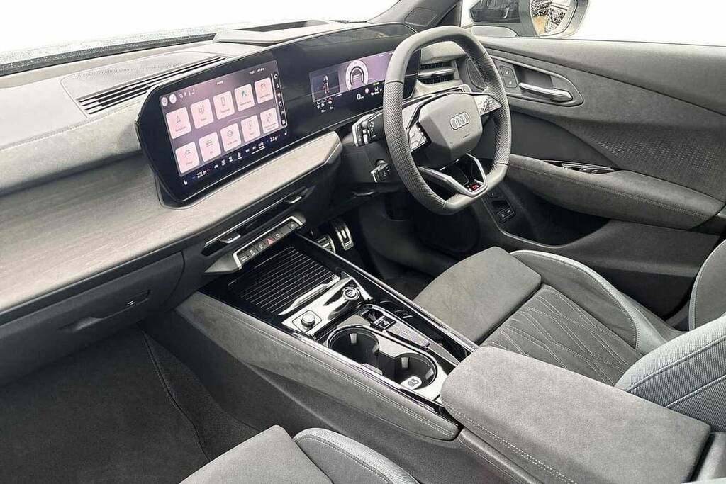 Audi Q3 1.5 E-hybrid Launch Edition Plus S Tronic VX75WXZ Grey #2