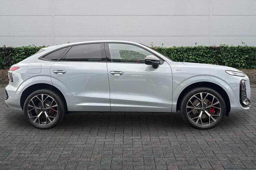 Audi Q3 1.5 E-hybrid Launch Edition Plus S Tronic VX75WXZ Grey #4