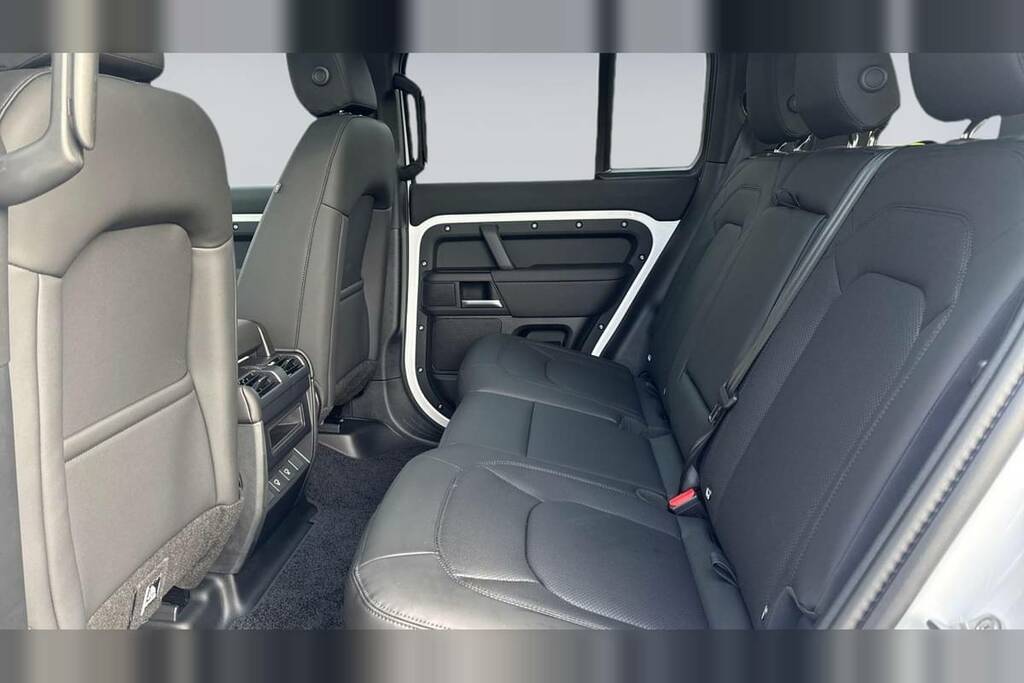 Land Rover Defender 110 3.0 D250 X-dynamic Se 110 VN75YZM White #4