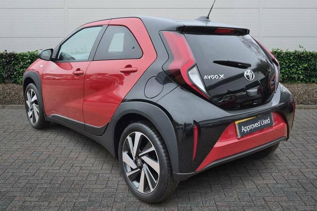 Toyota Aygo X 1.0 Vvt-i Edge FX75VWT Red #2
