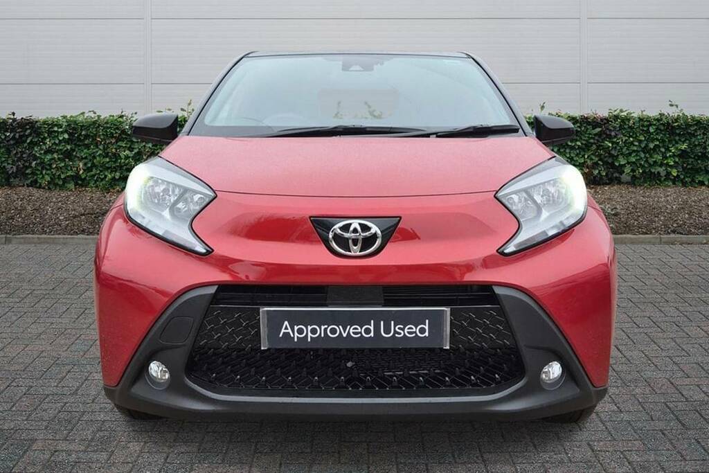 Toyota Aygo X 1.0 Vvt-i Edge FX75VWT Red #3