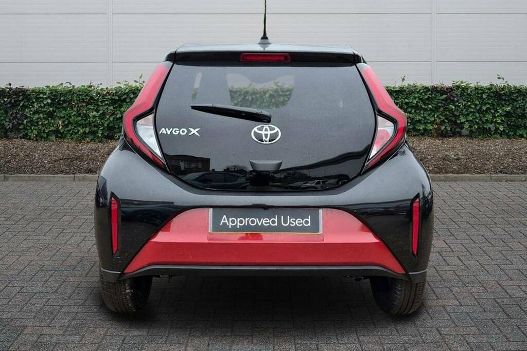 Toyota Aygo X 1.0 Vvt-i Edge FX75VWT Red #4