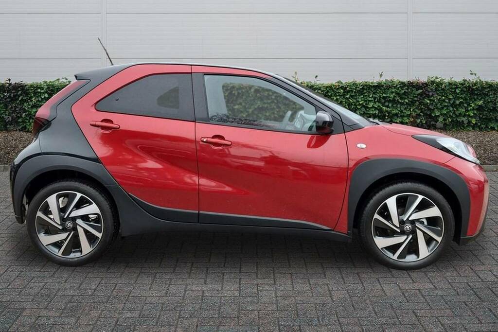 Toyota Aygo X 1.0 Vvt-i Edge FX75VWT Red #5