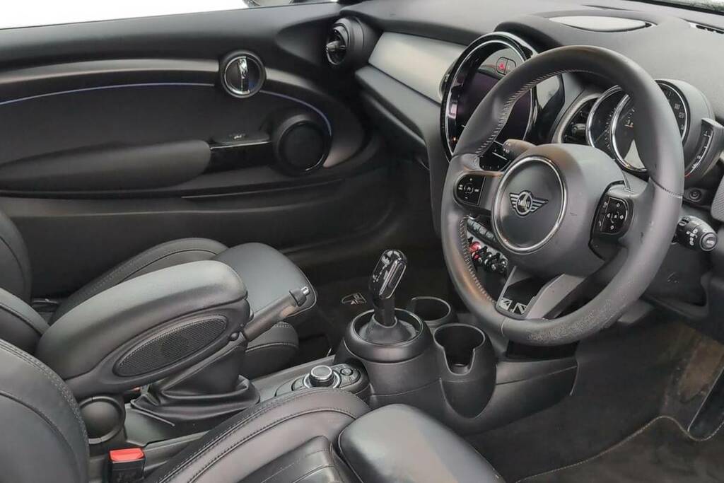 Mini Hatch 1.5 Cooper Exclusive FV72SZG Black #6