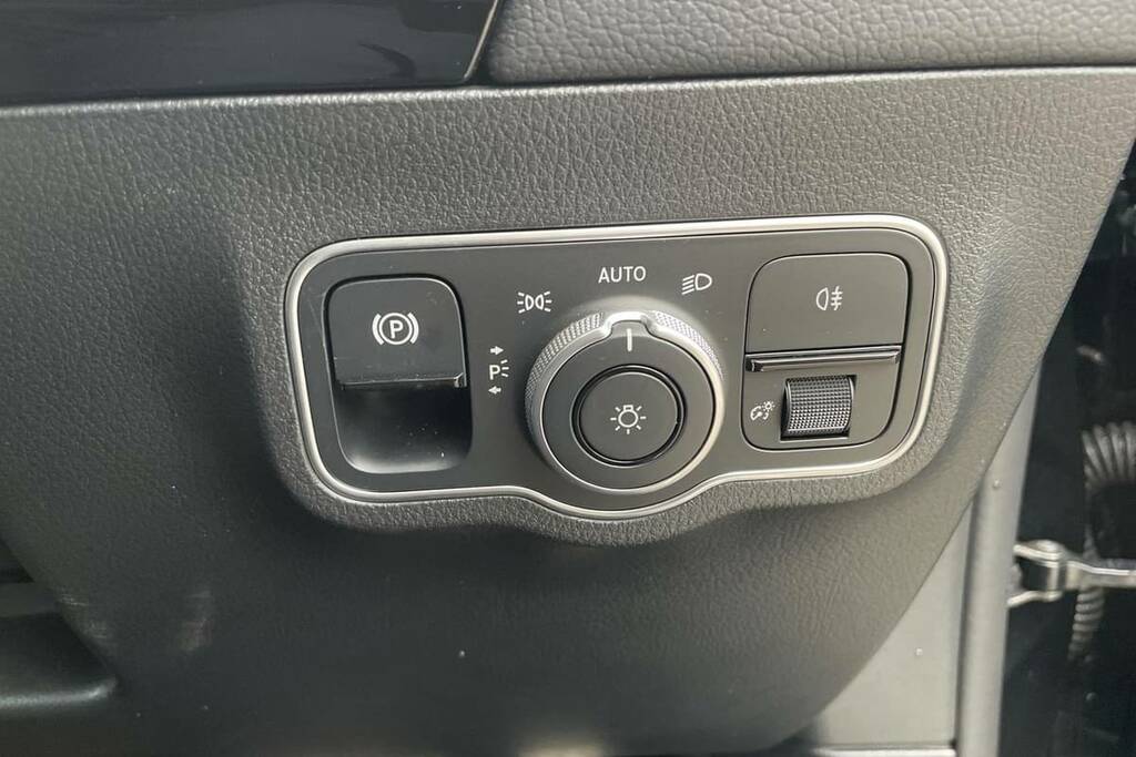 Mercedes-Benz GLA Class 250E Amg Line Executive FV25UTA Black #5